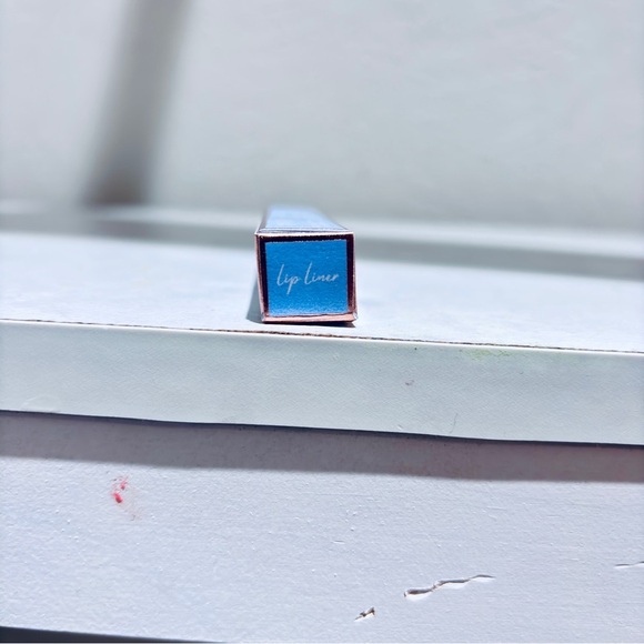 💄 The Beauty Bybel Lip Liner — “Vivi” (NIB) - Picture 4 of 6